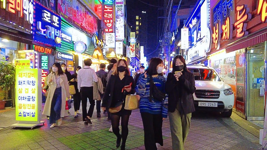 Yeongdeungpo, one of the most popular regions of Seoul which also counts with some discrete alleys