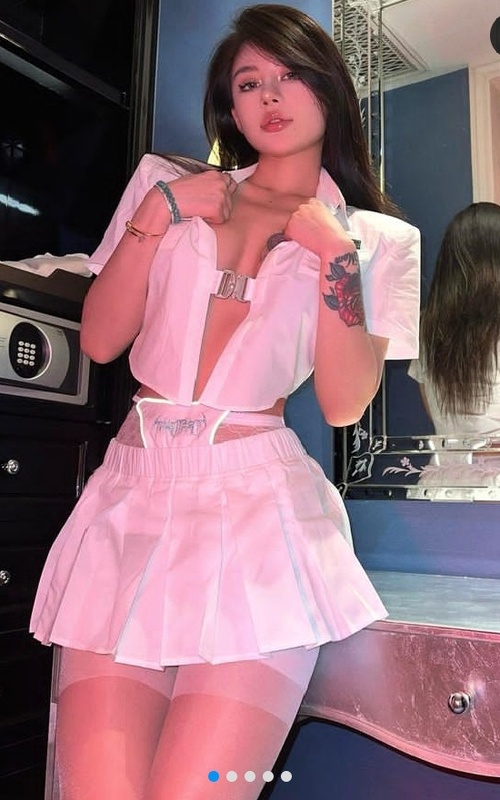 Experience Unforgettable Moments with Aiko Raven by Your Side 2 Mis Fotos